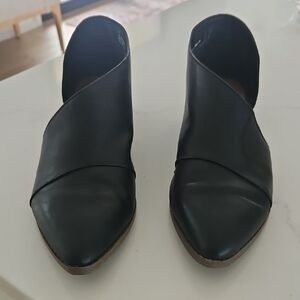 Women’s Black Pointed Slip-On Shoes
